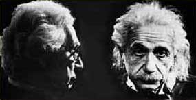 Russell amb Einstein, am qui va proclamar un manifest pacifista.